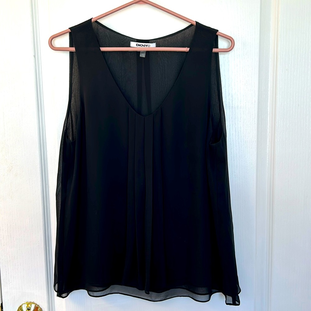DKNY C elegant evening black sleeveless top in size Large.